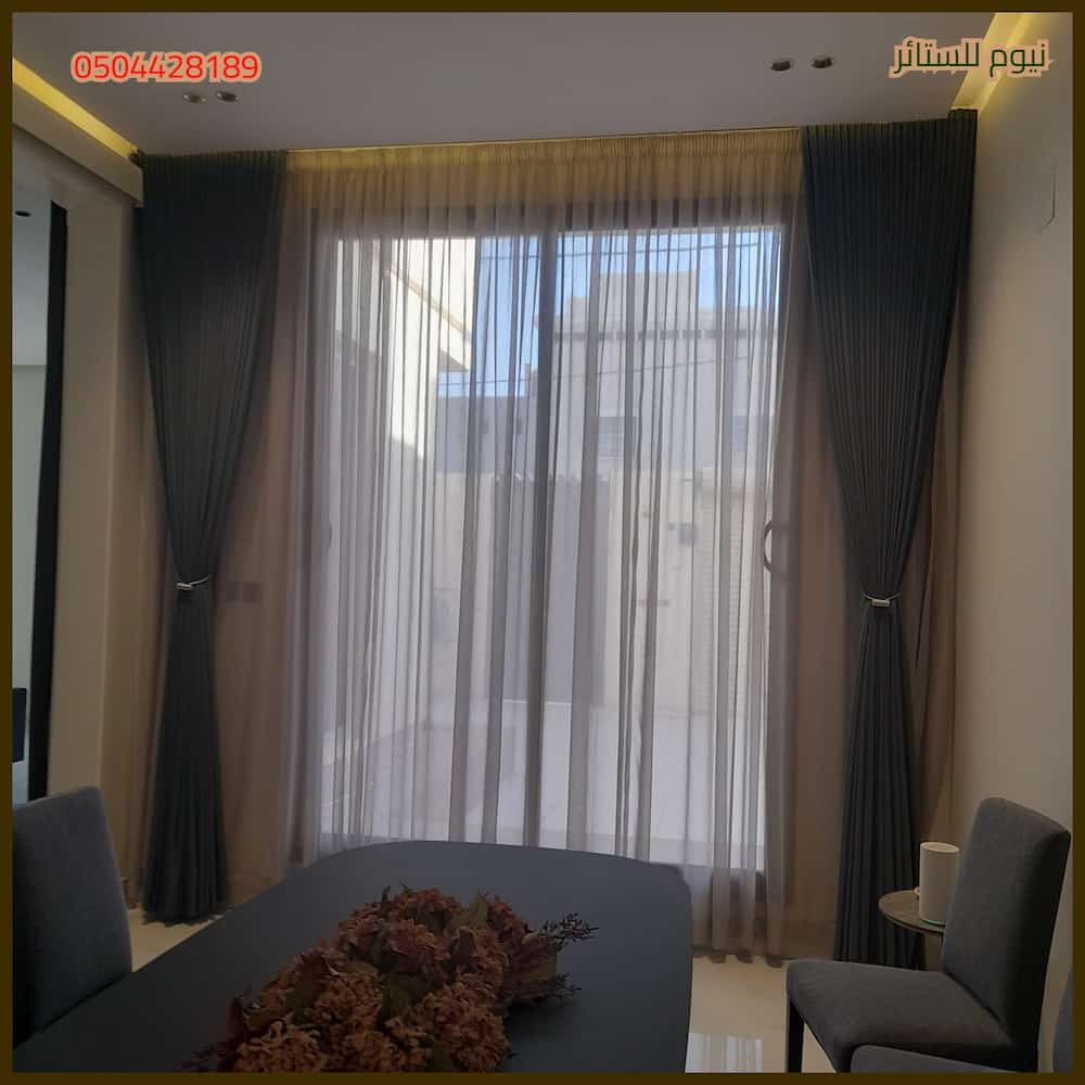 ستائر رول عملية للمكاتب والمنازل العصرية